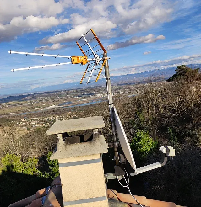 Antenne TNT sur toiture