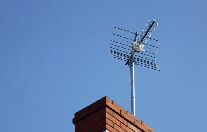 Antenne TNT sur toiture